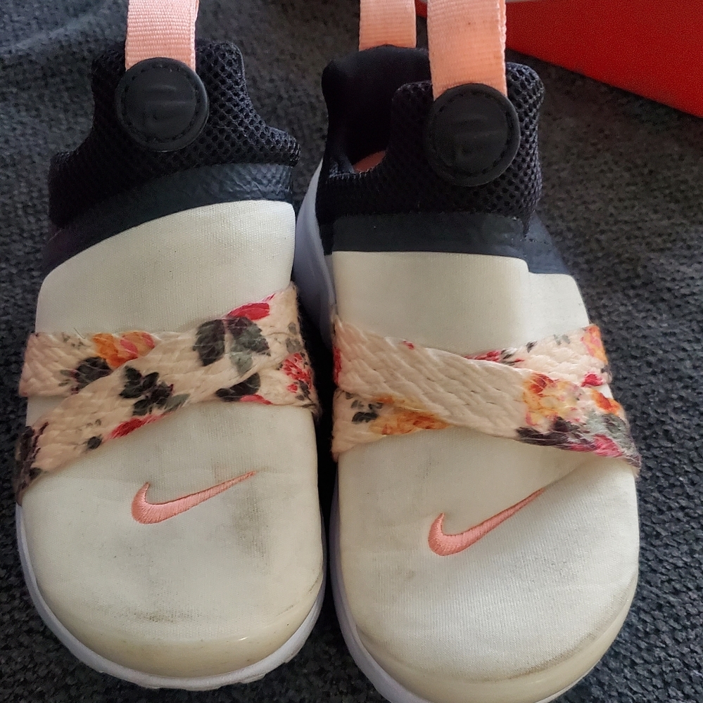 Girls nike